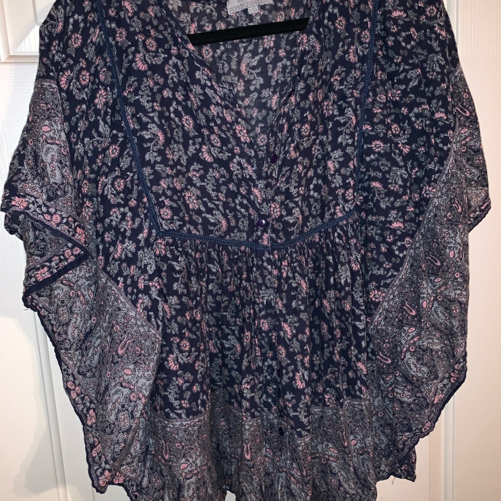 Butterfly sleeves button down